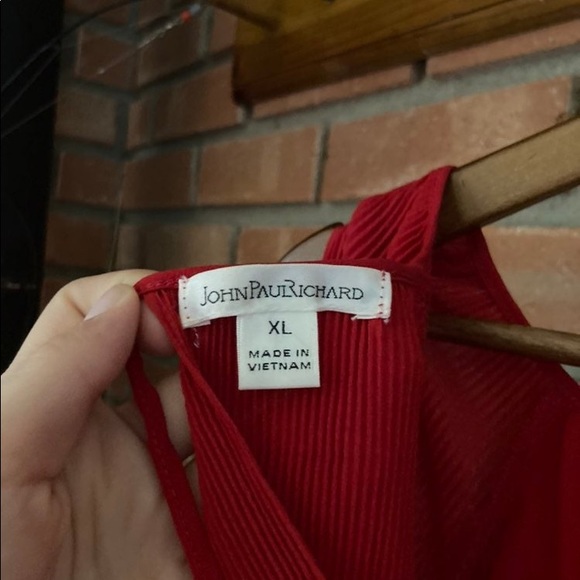 Red blouse - Picture 3 of 4